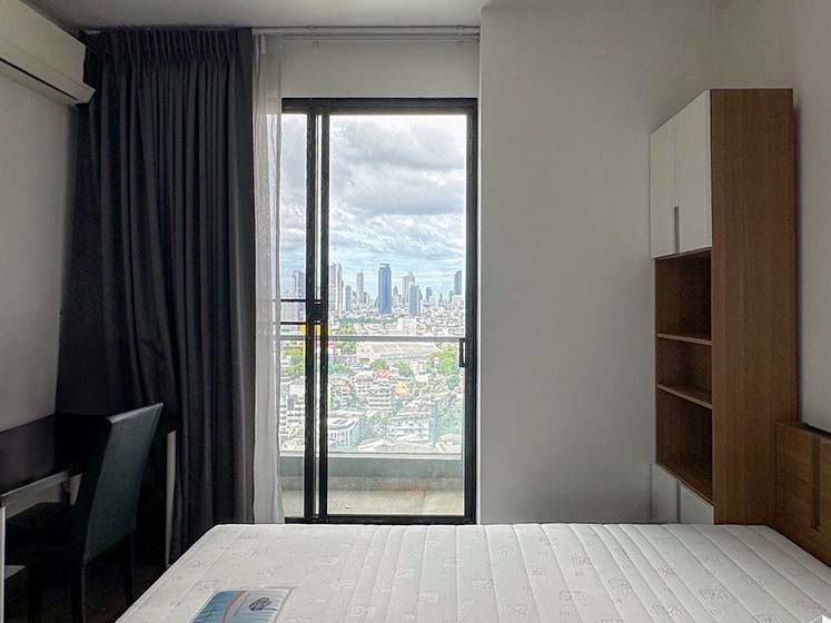 Condominium in Near United Nations 